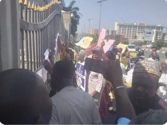 Federal pensioners block Finance Ministry over unpaid