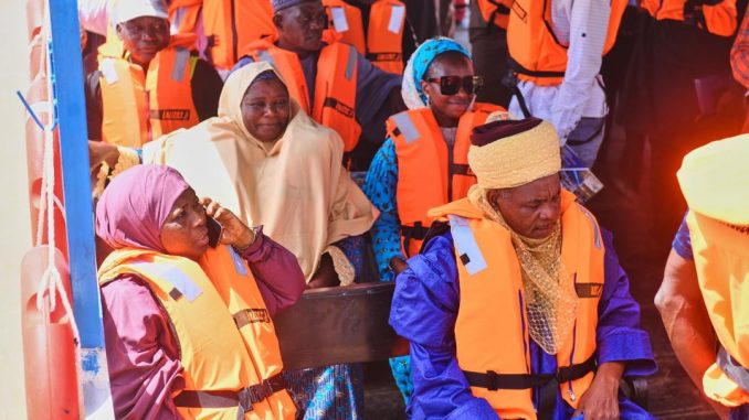 Niger Govt presents five metal boats to riverine communities