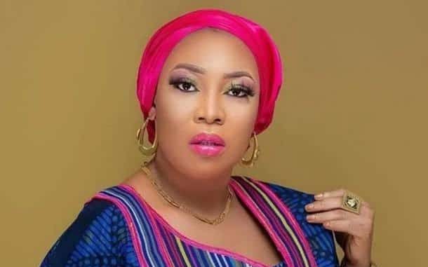 Nollywood Actress, Bimpe Akintunde Exposes Impersonator Defrauding Fans On Social Media