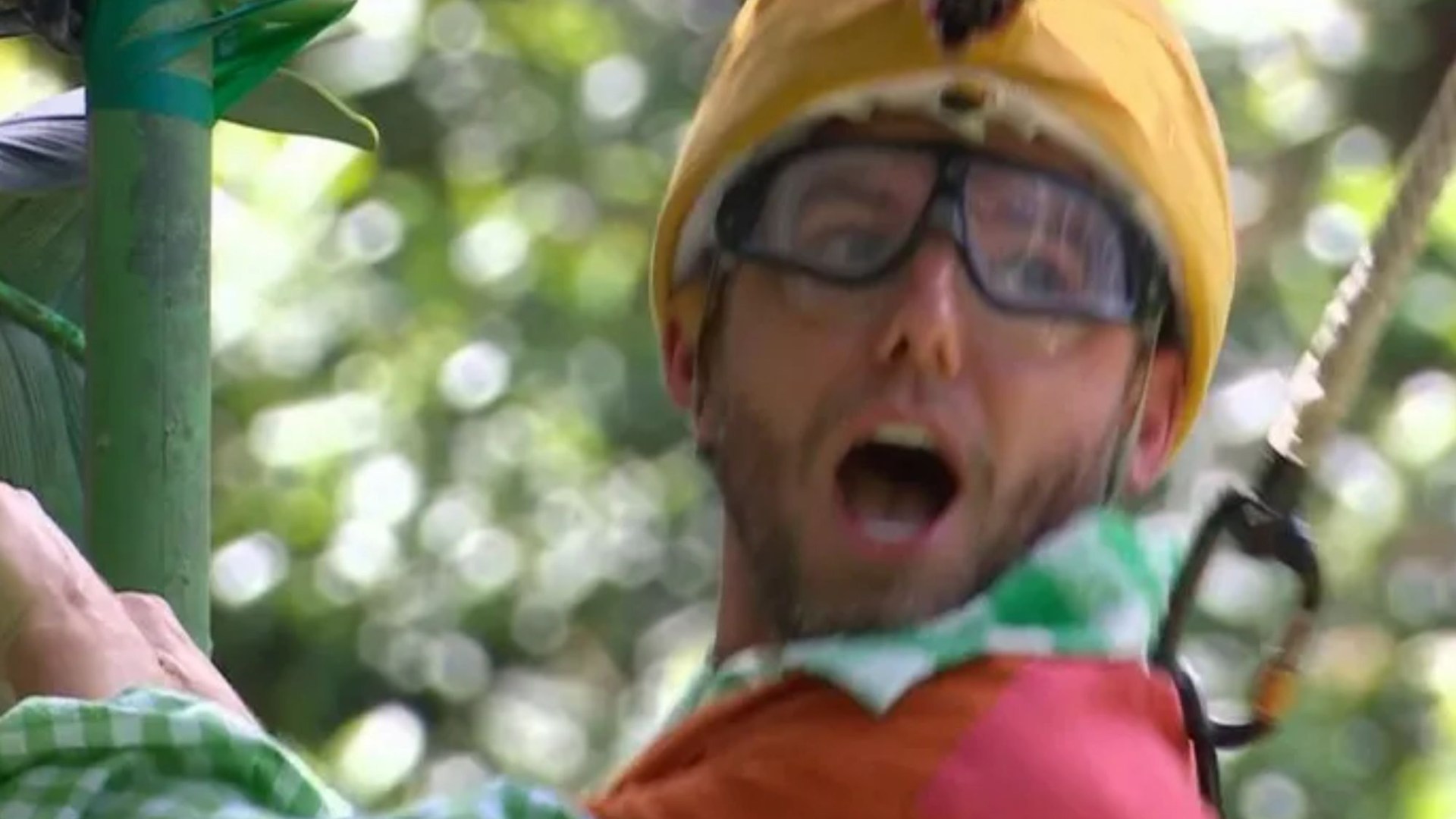 Watch as I'm A Celeb's Dean screams in horror as he faces his fear of spiders while hundreds of feet in the air