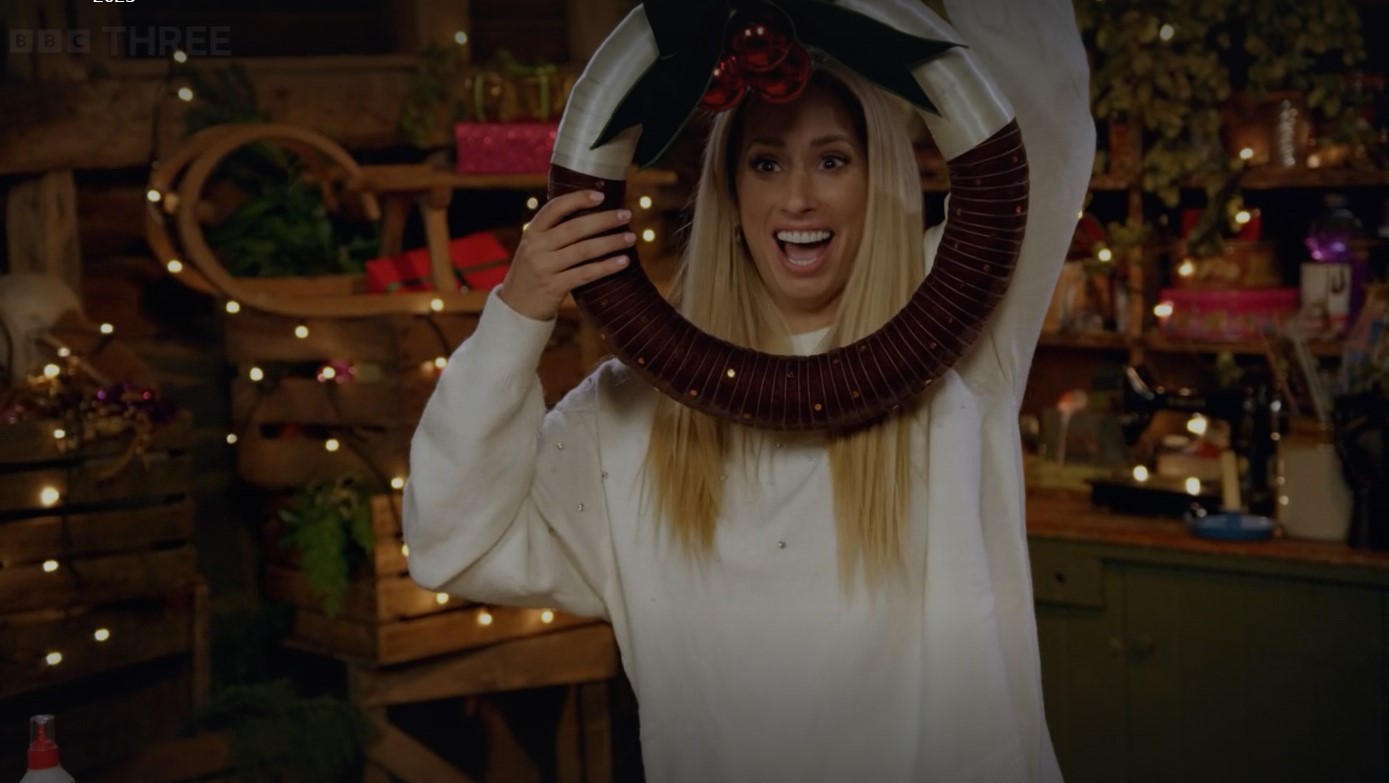 Stacey Solomon reveals how to create Christmas pudding wreath for £10 using a pool noodle & fans say it's 'refreshing'