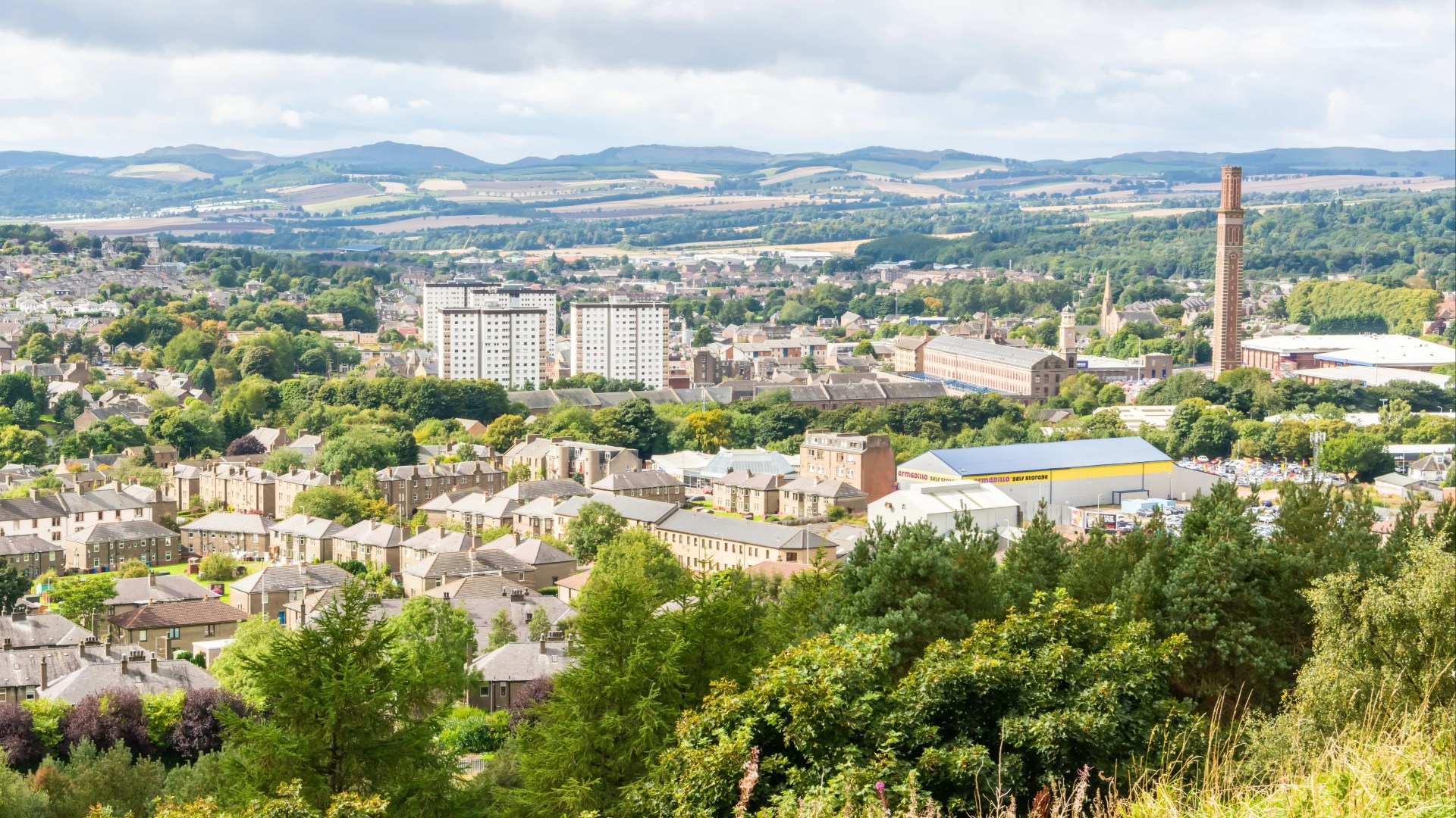 Hollywood mega-star plans to re-trace Scottish roots - with holiday to Dundee