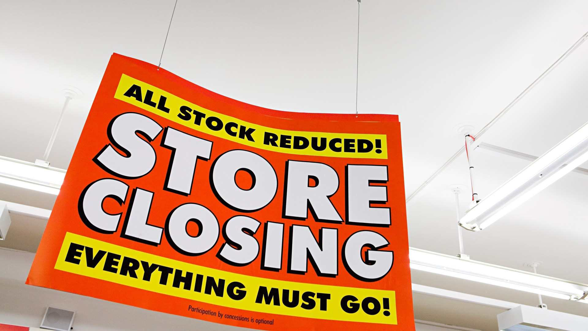 High street card retailer with 163 branches to close another store and launches huge closing down sale