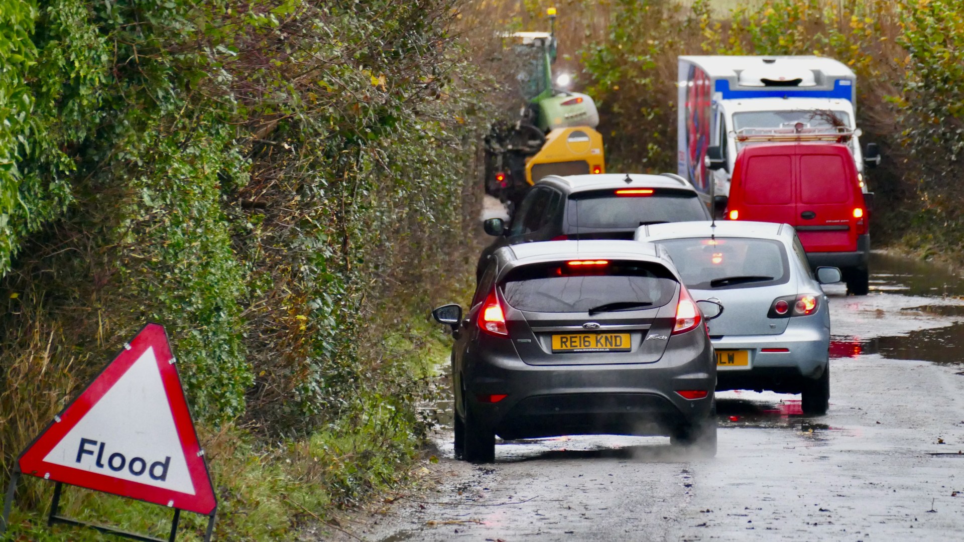 UK weather: Met Office map shows Storm Darragh barrelling into Britain TODAY ahead of amber ‘danger to life’ warning