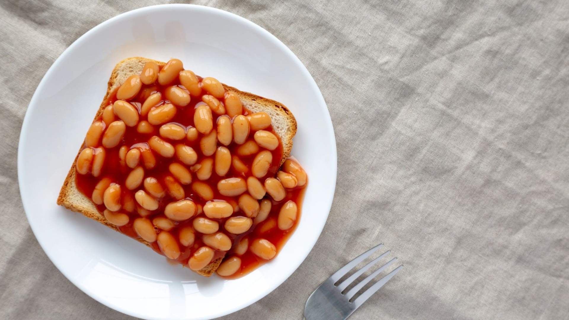 People are only just realising they’ve been making beans on toast wrong - mind-blowing hack stops bread from going soggy