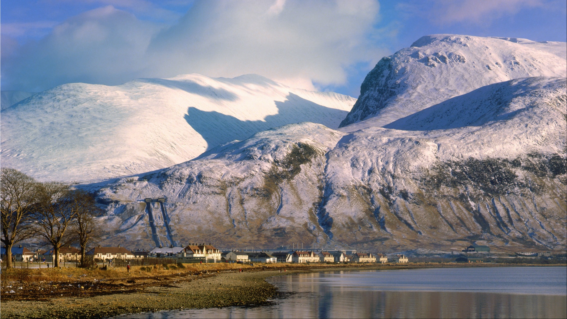 Scotland to wake up to 60cm of snow on Christmas morning as seven-day blizzard to blanket country