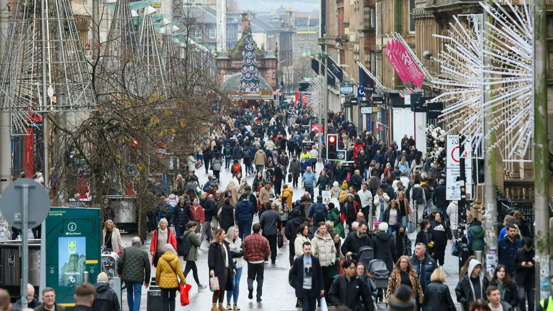 Shoppers fuming as iconic Glasgow Christmas staple vanishes from busy street – The Scottish Sun