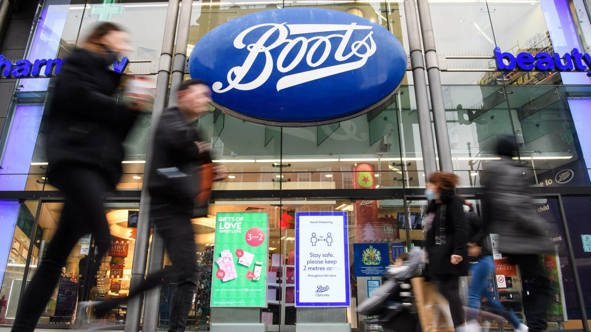 Boots issues urgent warning over faulty Christmas gift sold in stores with 'risk of burns'