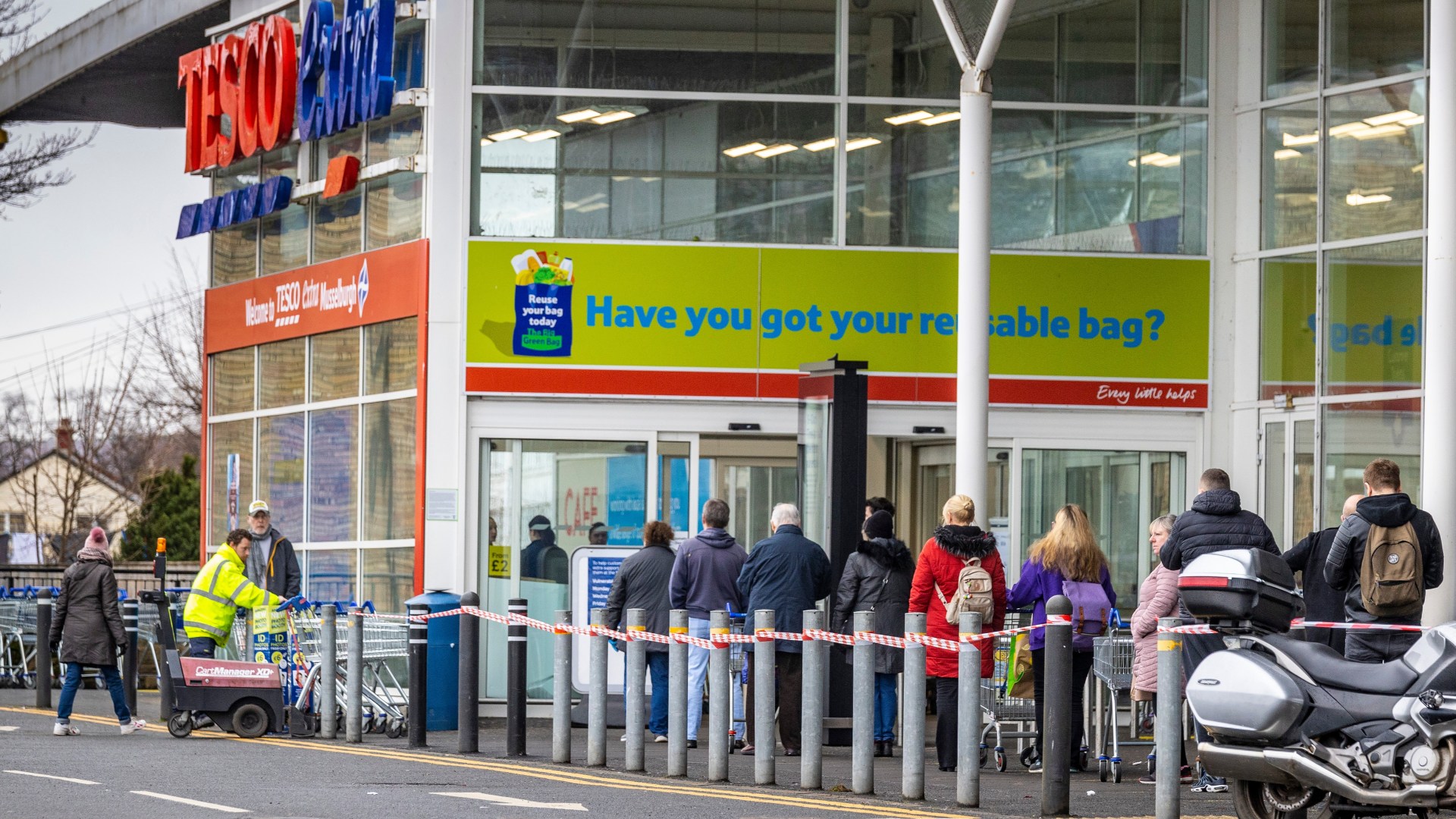 'Incredibly selfish' - Scots Tesco shoppers furious as driver hogs FOUR parking spaces