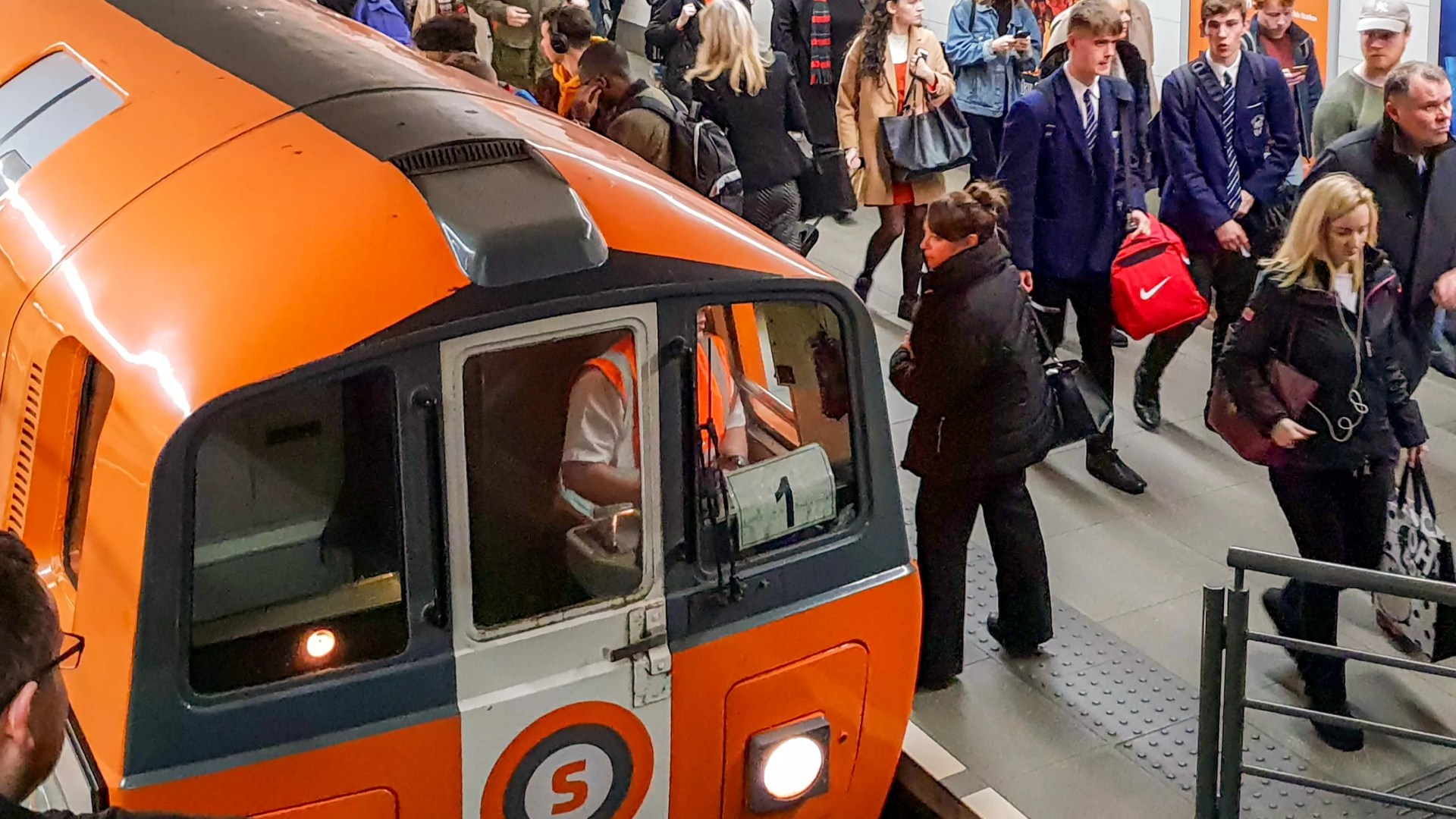 Warning to commuters as Glasgow Subway fares set to rise in New Year