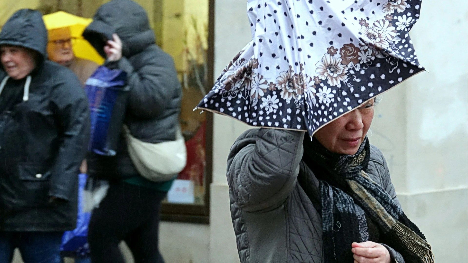 Xmas getaway chaos as flights & ferries cancelled due to 70mph winds with Met Office warnings sweeping nearly ALL of UK