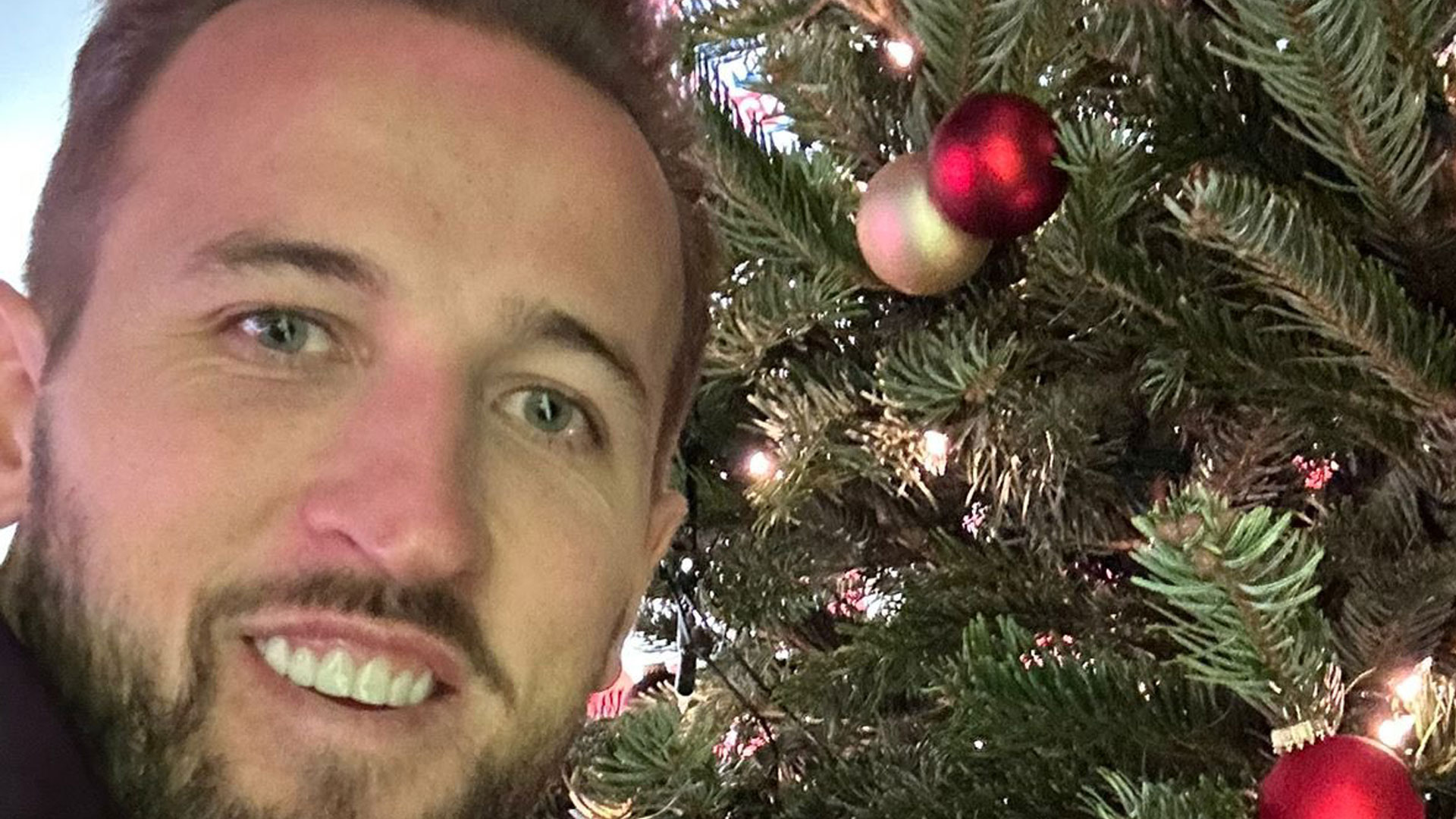 Fans in stitches as Harry Kane’s Merry Christmas social media post as England captain ‘thinks tree is a fan’