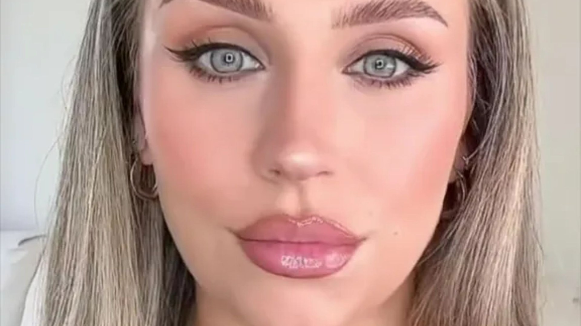 Makeup artist shares hack for perfect winged eyeliner every time - it takes seconds, suits all eye shapes