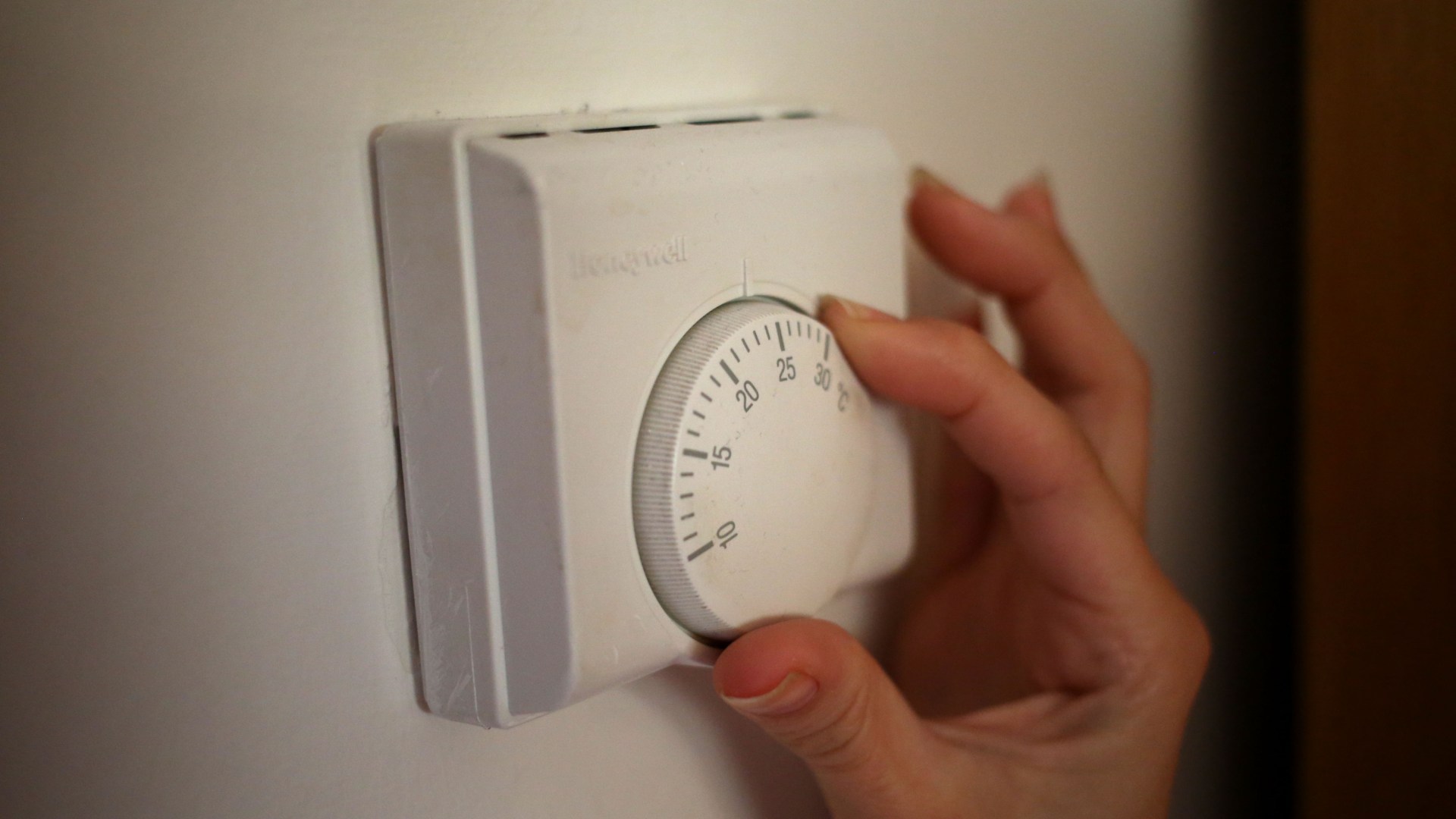 Nine ways to get free cash for energy bills as snow set to hit the UK