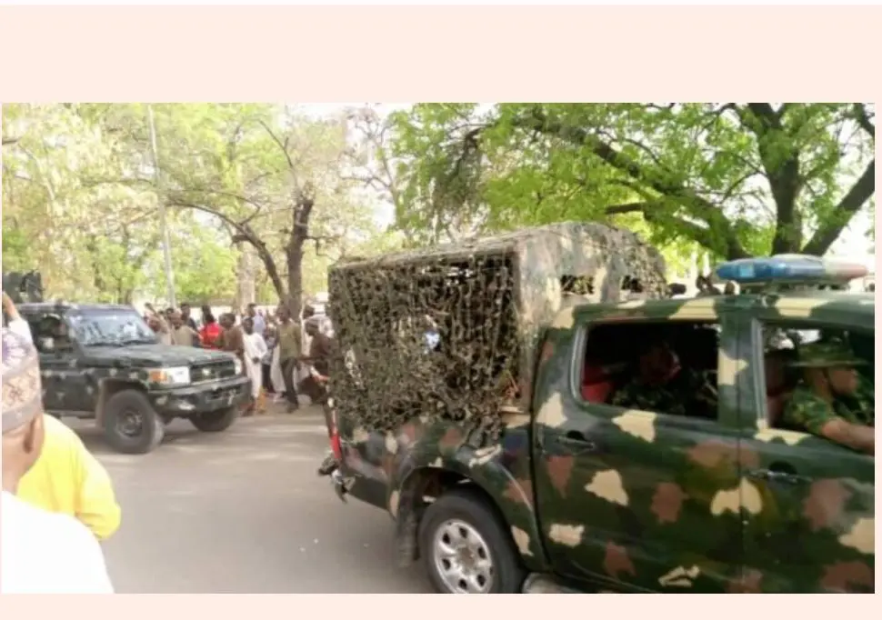 BREAKING: Tension in Kano as heavily armed security personnel take over Emir Sanusi’s palace