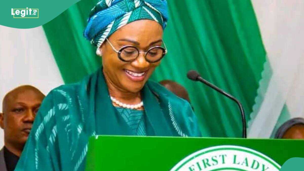 Best Graduating Female Student from Nigerian Varsity Receives ₦50 Million Gift from Tinubu's Wife