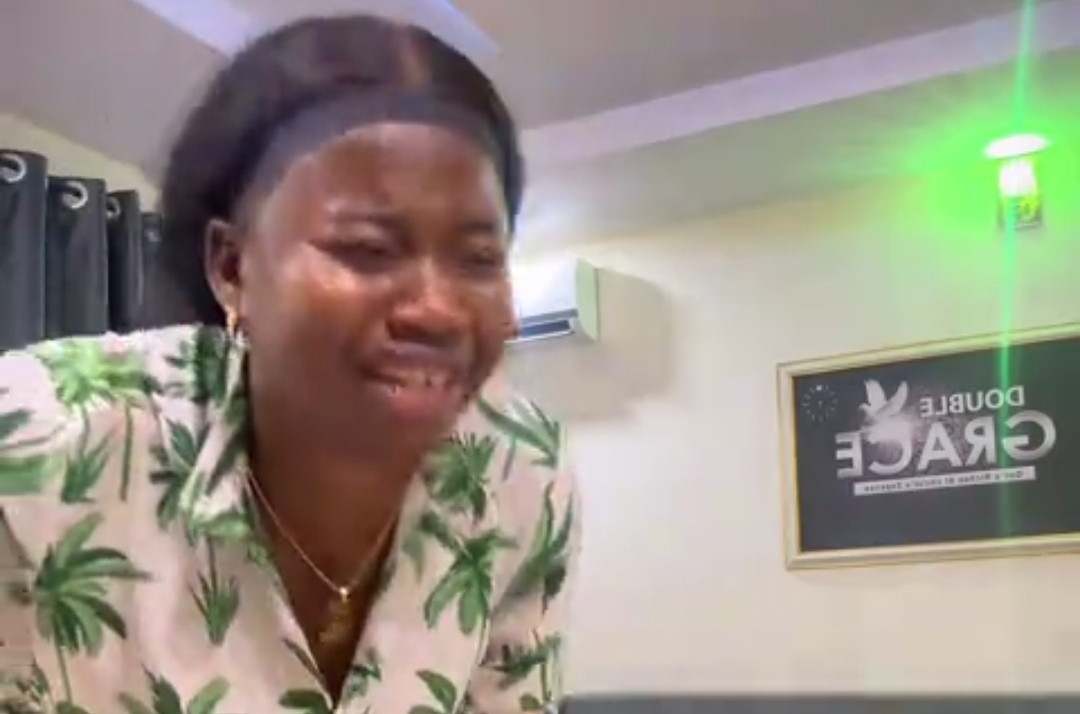 Businesswoman in tears as customer steals phone despite her kindness, rains words on him in viral video