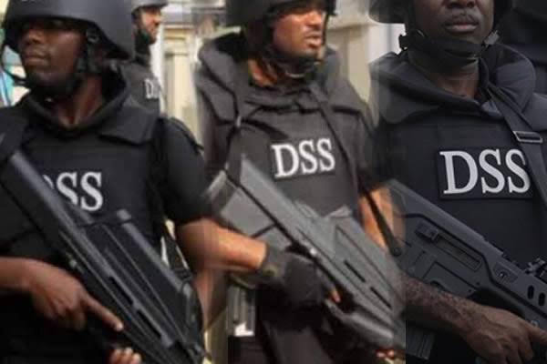 Just in: DSS, police operatives barricade Kano Emir’s Palace