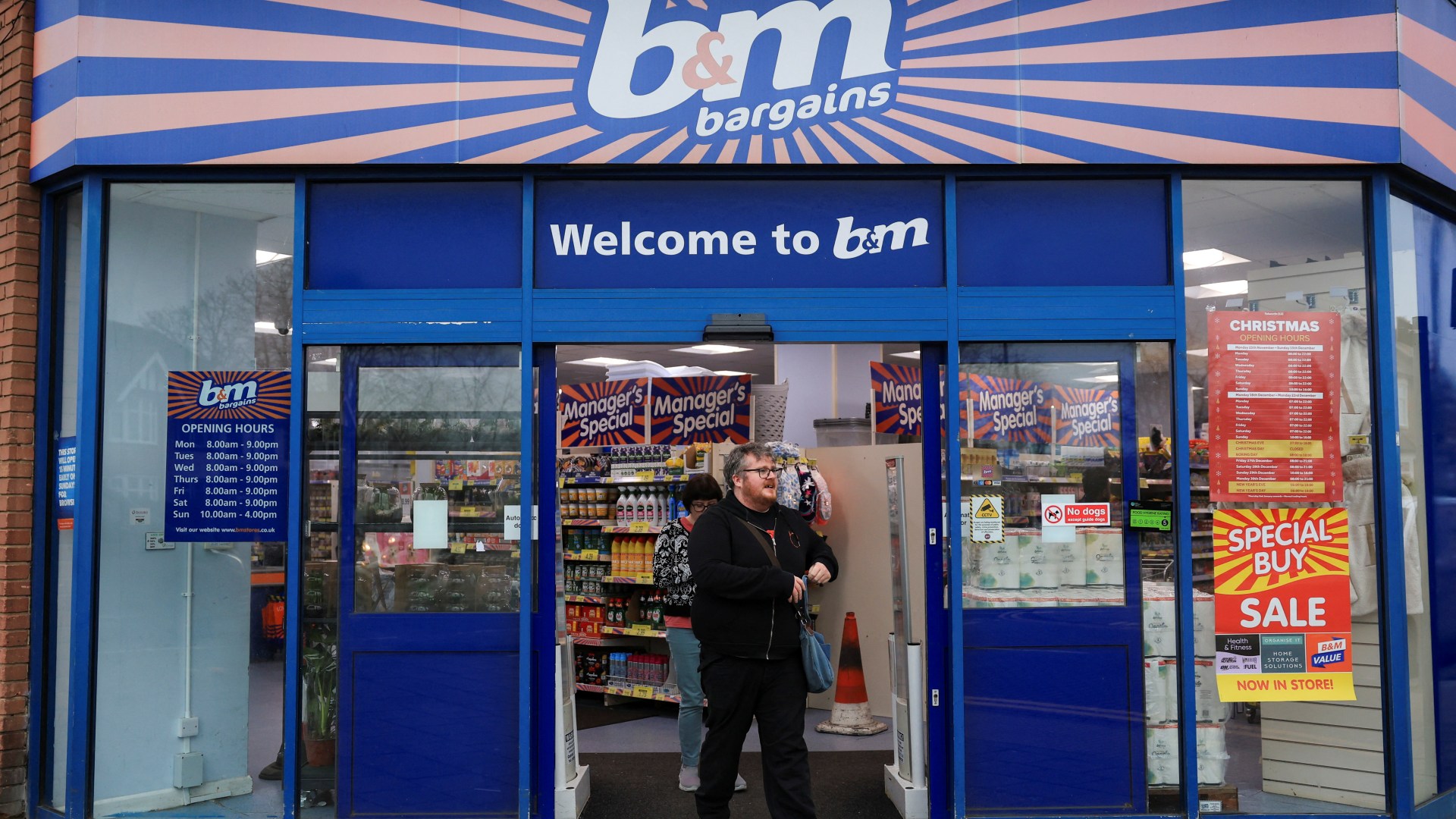 B&M shoppers go wild over prosecco dispenser that's scanning at £7.50 instead of £25