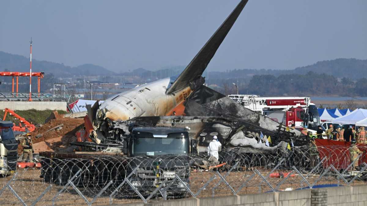 South Korea to lift Jeju Air plane tail after fatal crash