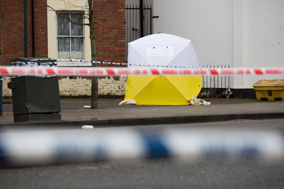 FKT5P6 Forensic tent erected during an investigation into an murder