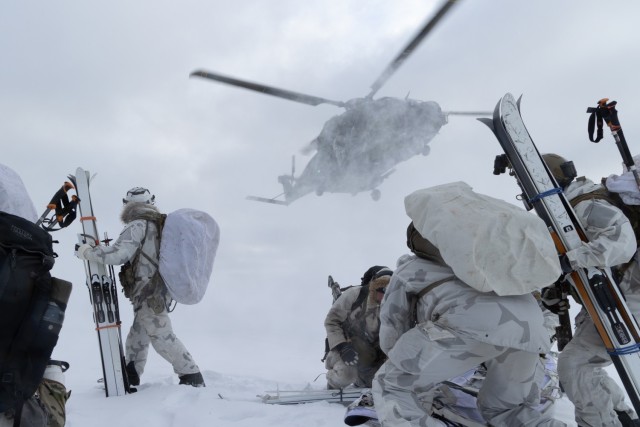 US and Finnish special forces train together in the Arctic circle