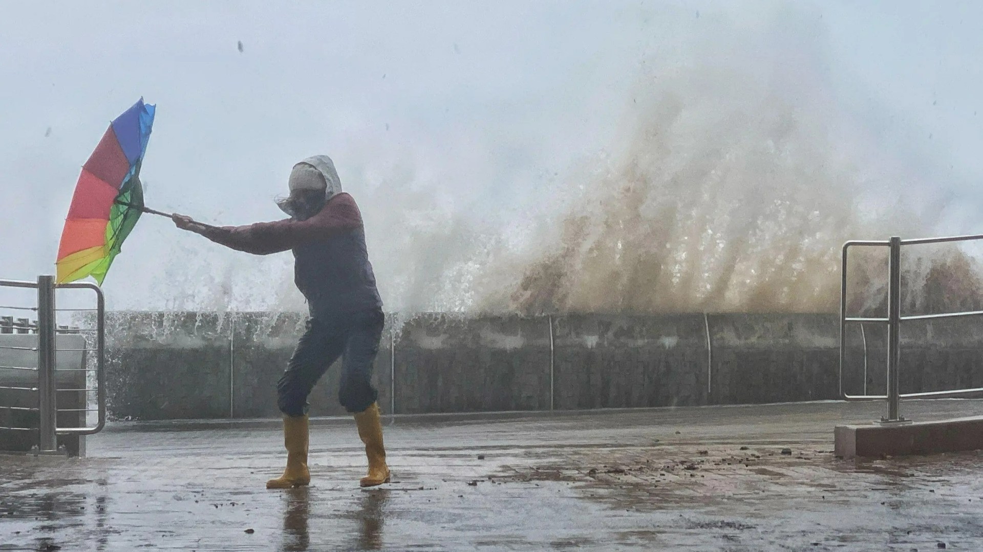 'I've never seen anything like it', warns Scots BBC weather expert as Storm Eowyn arrives